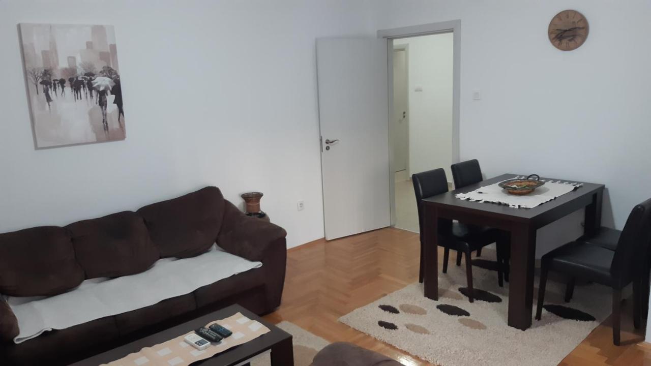 Sirmijum Hause II Appartement Sremska Mitrovica Buitenkant foto