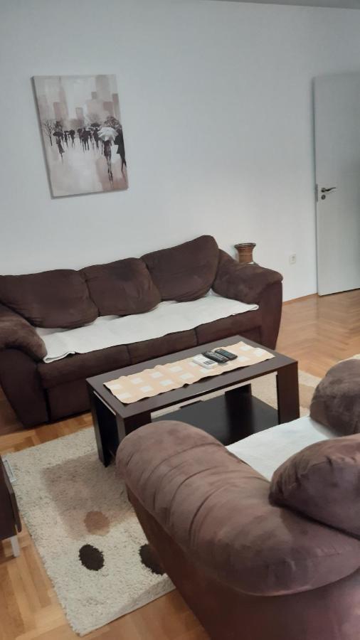 Sirmijum Hause II Appartement Sremska Mitrovica Buitenkant foto