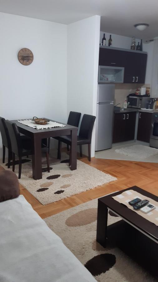 Sirmijum Hause II Appartement Sremska Mitrovica Buitenkant foto